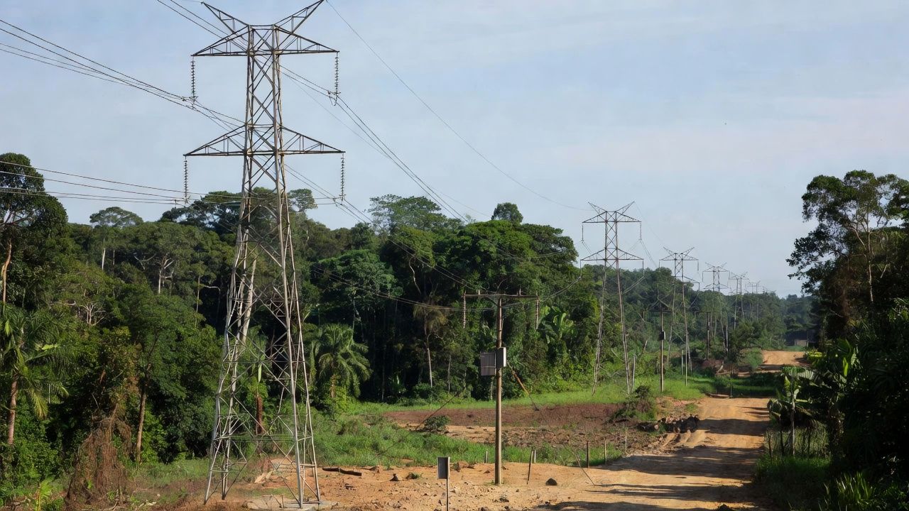 Linhas de transmissão de energia em Rondônia, Brasil, sobre furto de energia
