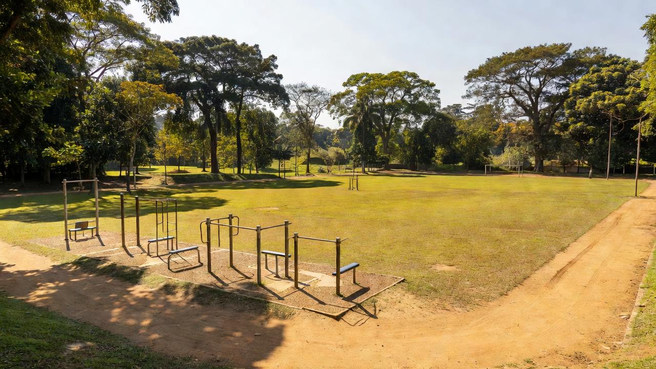 Praça pública com equipamentos para esportes gratuitos em Ji-Paraná, Rondônia