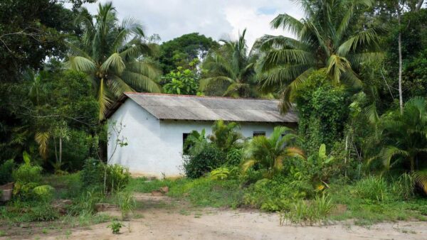 Posto de saúde em Alvorada do Oeste, Rondônia, representando investimento na saúde local.