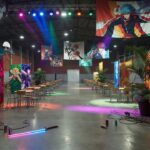 Salão de convenção no Anime Friends com homenagem de fãs brasileiros