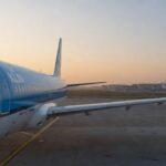 Avião da KLM em pista de aeroporto