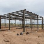 Canteiro de obra pública em Colorado do Oeste com equipamentos de soldagem