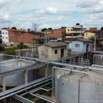 Estação de tratamento de água representando contrato de saneamento e privatização no Brasil