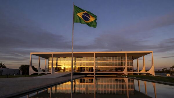 Fachada do STF em Brasília representando decisão judicial de cassação