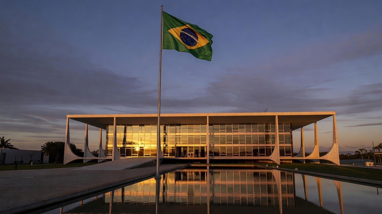 Fachada do STF em Brasília representando decisão judicial de cassação