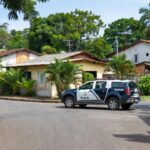 Viatura da Polícia Militar em Porto Velho durante ação por descumprimento de medidas protetivas.
