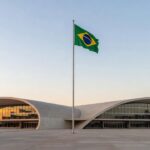 Prédio do TSE em Brasília com bandeira do Brasil