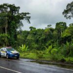 Viatura da PRF em rodovia de Rondônia durante operação policial
