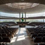 Interior do Senado Federal em Brasília simbolizando articulações políticas para vaga em 2026