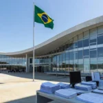Fachada do TCU em Brasília com bandeira do Brasil