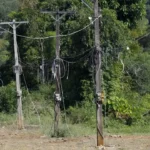 Postes e medidores de energia danificados em Rondônia, furto de energia