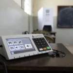 Urna eletrônica brasileira com interface acessível para deficientes visuais