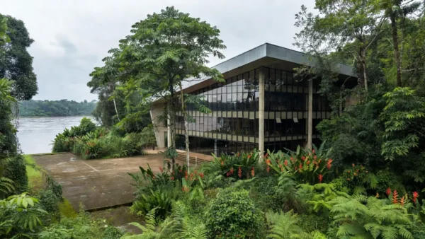 Sede da Prefeitura de Porto Velho com paisagem amazônica em Rondônia