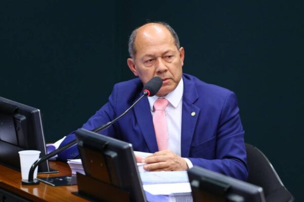 Deputado Coronel Chrisóstomo propõe simplificação na regularização fundiária de pequenas propriedades rurais